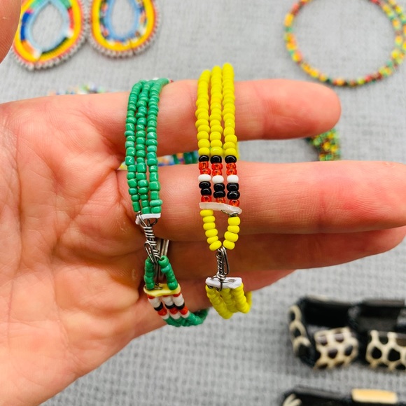 Mixed Bag of Kenyan Bracelets, Bangles, and Earrings - Picture 9 of 10